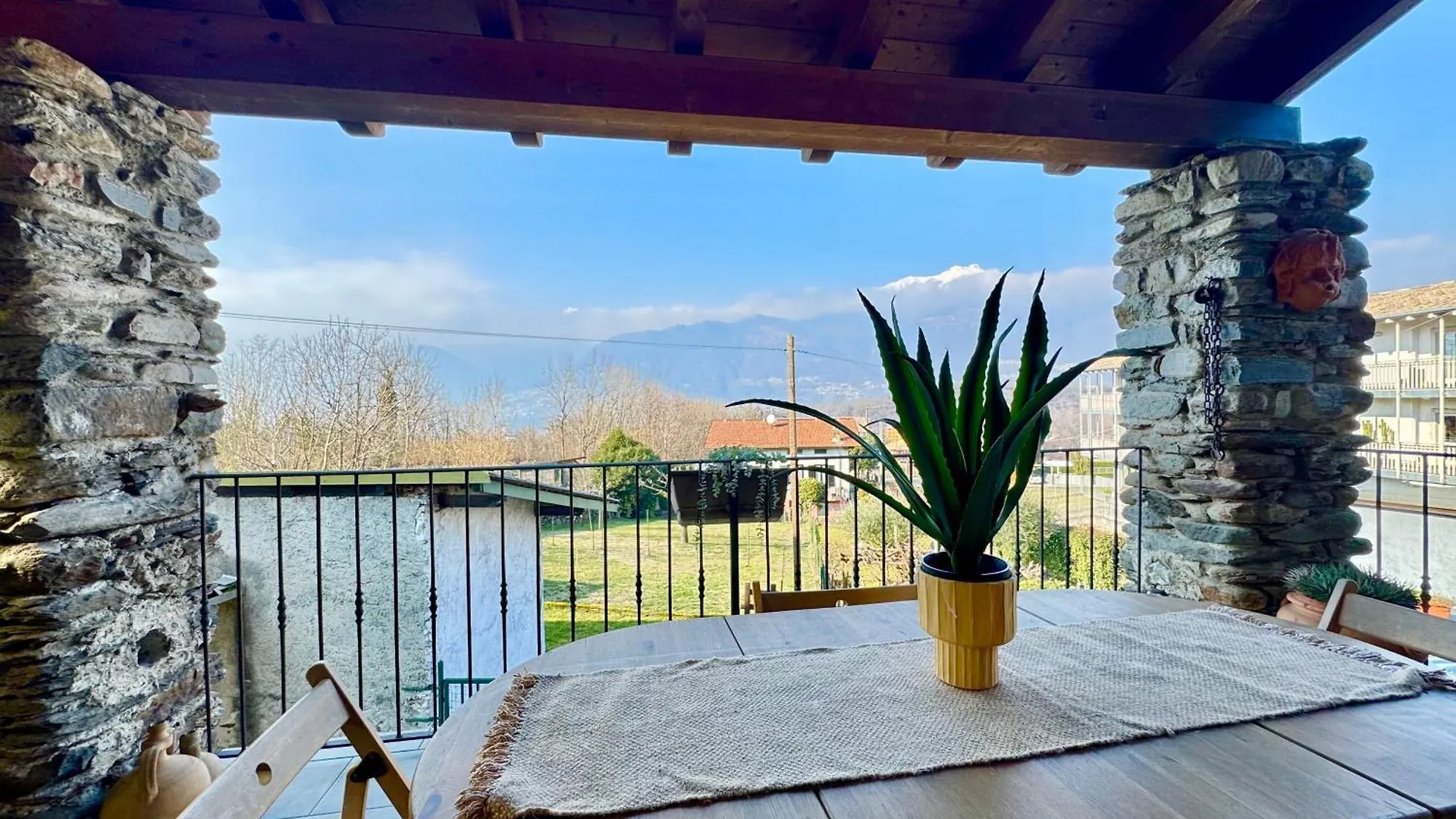 Perla Del Lago Colico 0*,
